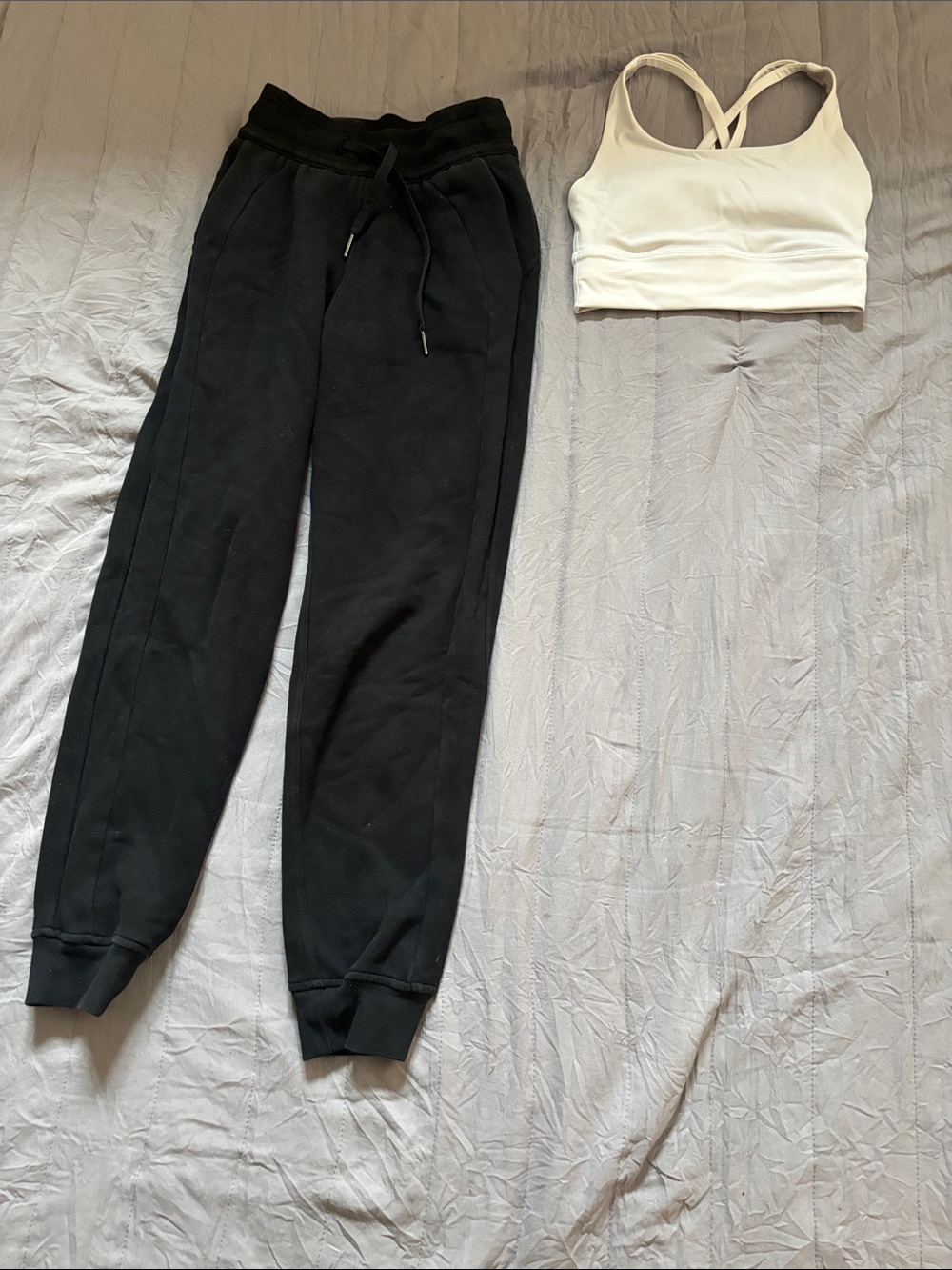 Lululemon sweatpants and sports bra pack